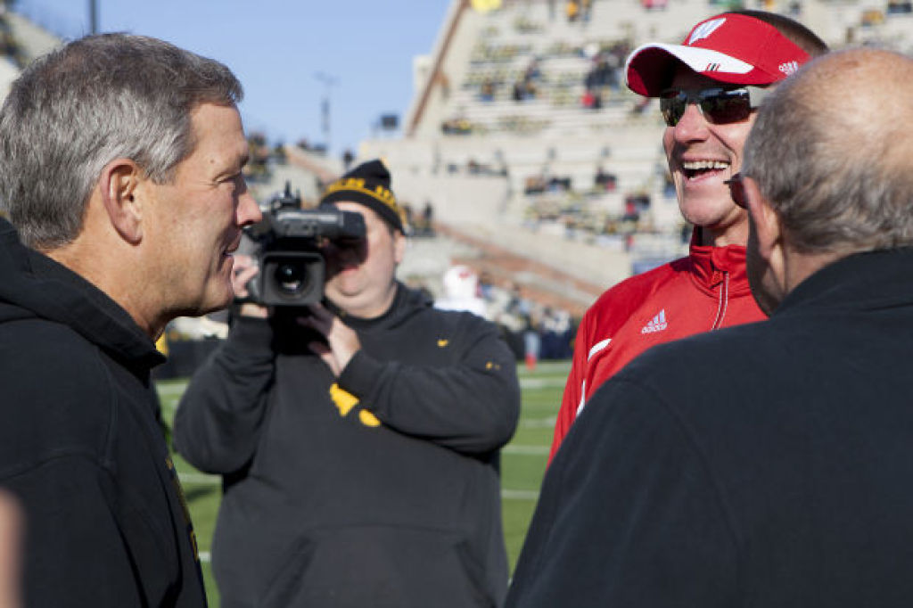 110213-iowa-football